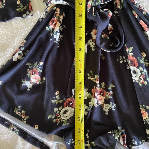 NEVER WORN Quarter Sleeve Romper 😍 - Picture 4 of 4